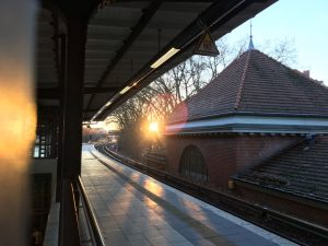 Die S-Bahn Station Neukoelln an der Sonnenallee
